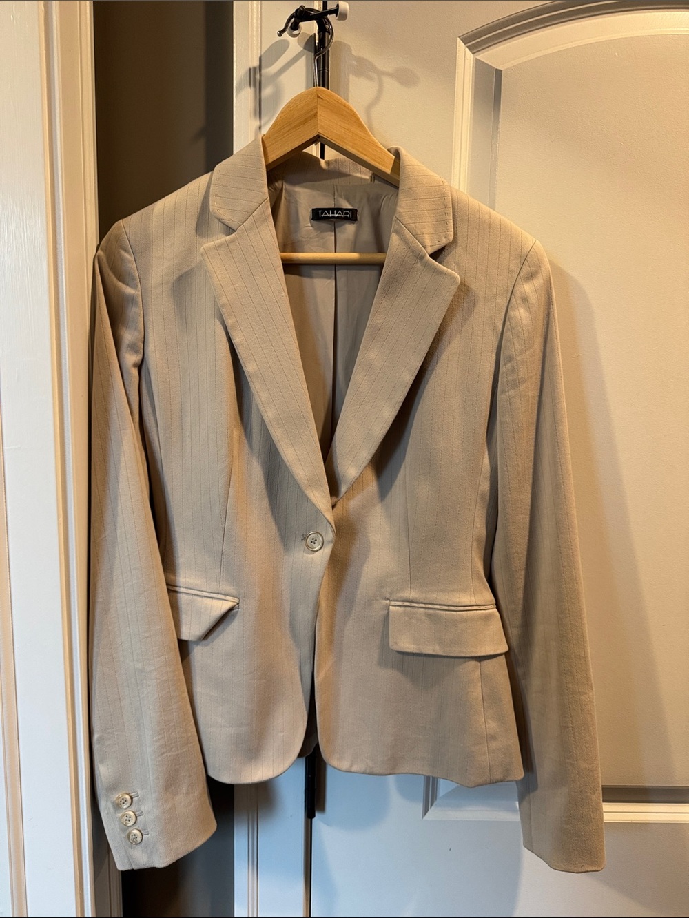 Tahari Beige Tailored Single-Button Blazer